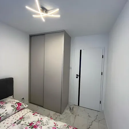 Apartament Sara *